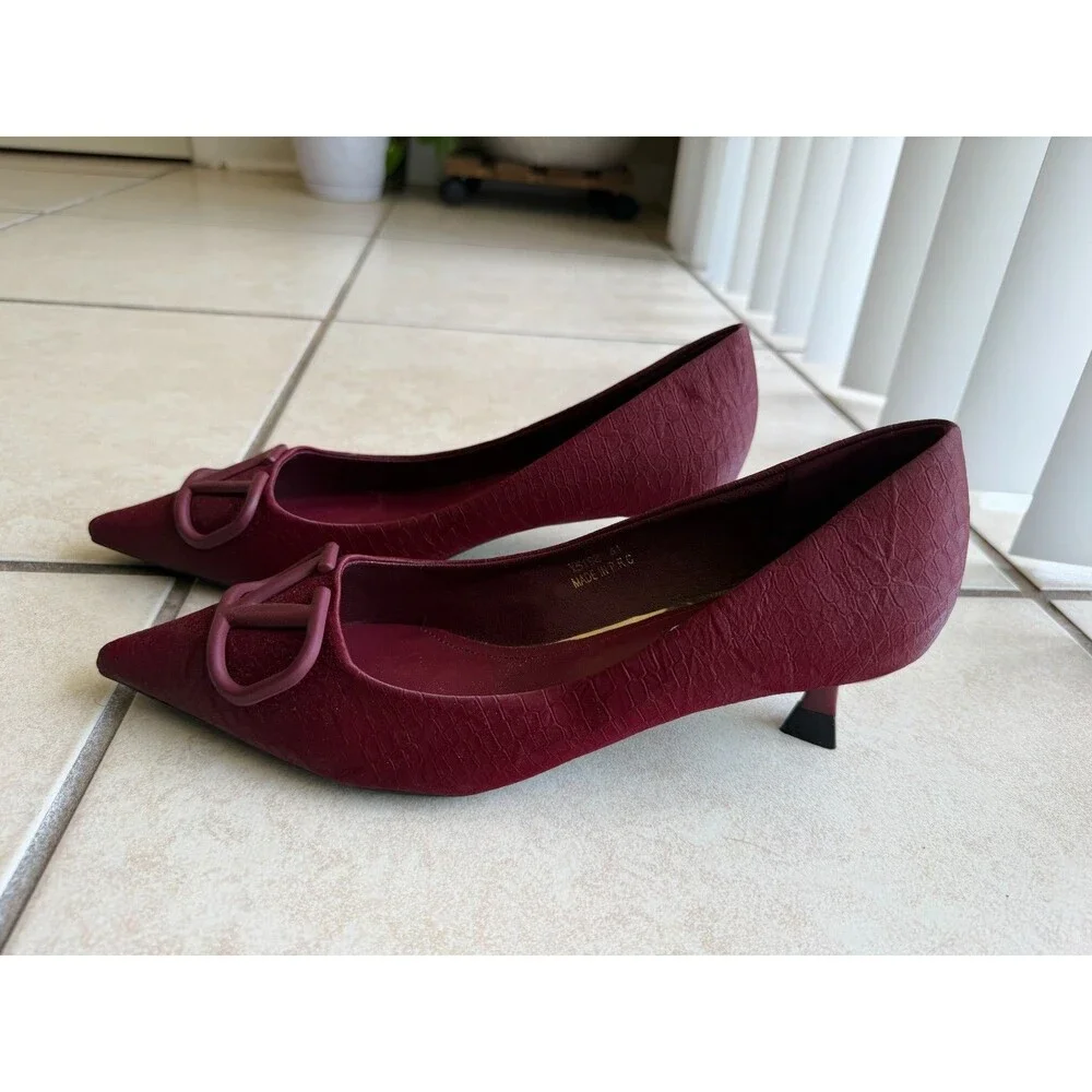 Yunai Burgundy Fabric Croc Pointed Toe Kitten Heels Matte V Buckle Sz 10 - Picture 5 of 9